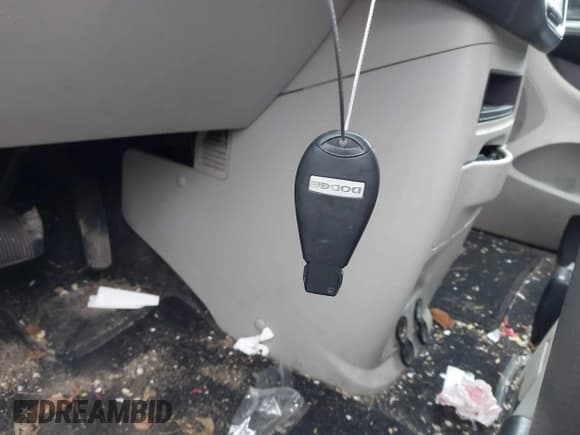 ✅ 2014 Chrysler Town & Country Touring L • VIN: 2C4RC1CGXER180162 • Lot: 43727312. Listed on IAAI with 133,239 mi. Free auction sales archive from the USA and detailed vehicle history report at DreamBid. Image 11.