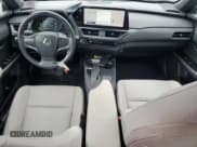 ✅ 2023 Lexus UX 250h Premium • VIN: JTHP6JBH1P2155868 • Lot: 69149765. Wystawiony na Copart z przebiegiem 19 392 mil. Bezpłatny archiwum sprzedaży aukcyjnych z USA i szczegółowy raport historii pojazdu na DreamBid. Zdjęcie 8.