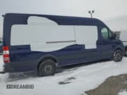 ✅ 2018 Mercedes-Benz Sprinter Cargo Worker • VIN: WD3PE8CD0JP624929 • Lot: 82786234. Wystawiony na Copart z przebiegiem 66 979 mil. Bezpłatny archiwum sprzedaży aukcyjnych z USA i szczegółowy raport historii pojazdu na DreamBid. Zdjęcie 3.