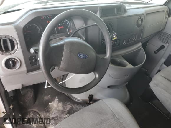 ✅ 2010 Ford Econoline Cargo Commercial • VIN: 1FTNE1EW3ADA91463 • Lot: 57778795. Wystawiony na Copart z przebiegiem 170 490 mil. Bezpłatny archiwum sprzedaży aukcyjnych z USA i szczegółowy raport historii pojazdu na DreamBid. Zdjęcie 8.