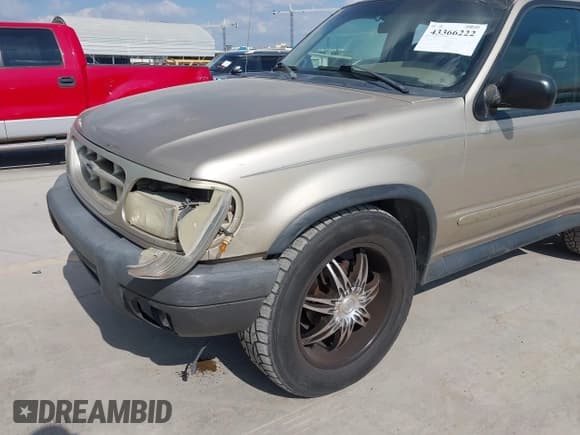 ✅ 2000 Ford Explorer Sport • VIN: 1FMYU60E4YUB05579 • Lot: 43366222. Wystawiony na IAAI z przebiegiem 208 717 mil. Bezpłatny archiwum sprzedaży aukcyjnych z USA i szczegółowy raport historii pojazdu na DreamBid. Zdjęcie 6.