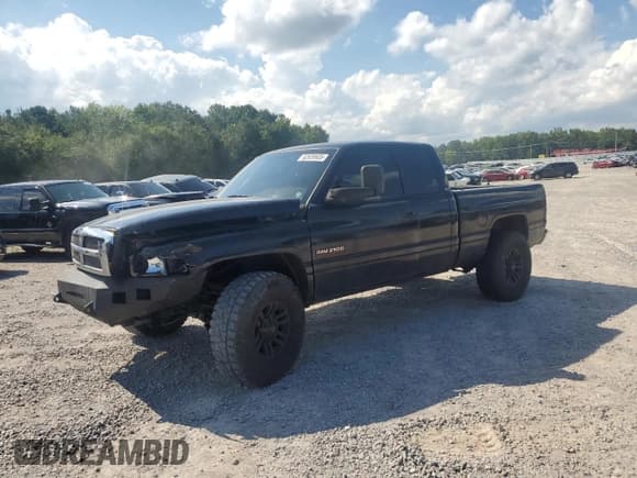 ✅ 2000 Dodge 2500 • VIN: 3B7KC2369YG159022 • Lot: 62839935. Listed on Copart with 267,277 mi. Free auction sales archive from the USA and detailed vehicle history report at DreamBid. Image 1.