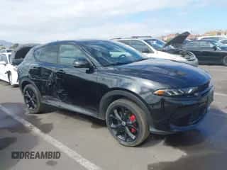 2024 Dodge Hornet GT z VIN ZACNDFAN8R3A14928, wystawiony jako IAAI lot #42387134 z przebiegiem 27 254 mil mil oraz . Historia ofert i sprzedaży dostępna na DreamBid. Obrazek 1.