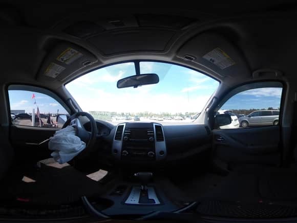 2014 Nissan Frontier Desert Runner z VIN 1N6AD0ER1EN768304, wystawiony jako IAAI lot #43281195 z przebiegiem 115 362 mil mil oraz . Historia ofert i sprzedaży dostępna na DreamBid. Obrazek 19.