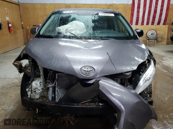 ✅ 2015 Toyota Sienna Limited • VIN: 5TDDK3DC9FS112285 • Lot: 71461075. Listed on Copart with 237,198 mi. Free auction sales archive from the USA and detailed vehicle history report at DreamBid. Image 5.