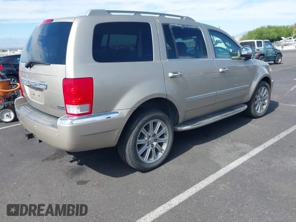 ✅ 2008 Chrysler Aspen Limited • VIN: 1A8HW58288F119050 • Lot: 43426446. Wystawiony na IAAI z przebiegiem 164 467 mil. Bezpłatny archiwum sprzedaży aukcyjnych z USA i szczegółowy raport historii pojazdu na DreamBid. Zdjęcie 4.