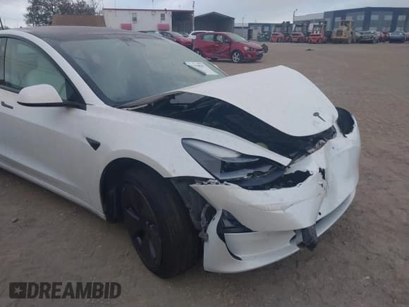 ✅ 2022 Tesla Model 3 Long Range • VIN: 5YJ3E1EB9NF115364 • Lot: 41618947. Wystawiony na IAAI z przebiegiem 58 196 mil. Bezpłatny archiwum sprzedaży aukcyjnych z USA i szczegółowy raport historii pojazdu na DreamBid. Zdjęcie 6.