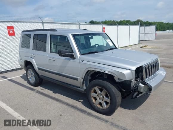 ✅ 2007 Jeep Commander Sport • VIN: 1J8HG48K67C633860 • Lot: 42670080. Wystawiony na IAAI z przebiegiem 227 412 mil. Bezpłatny archiwum sprzedaży aukcyjnych z USA i szczegółowy raport historii pojazdu na DreamBid. Zdjęcie 1.