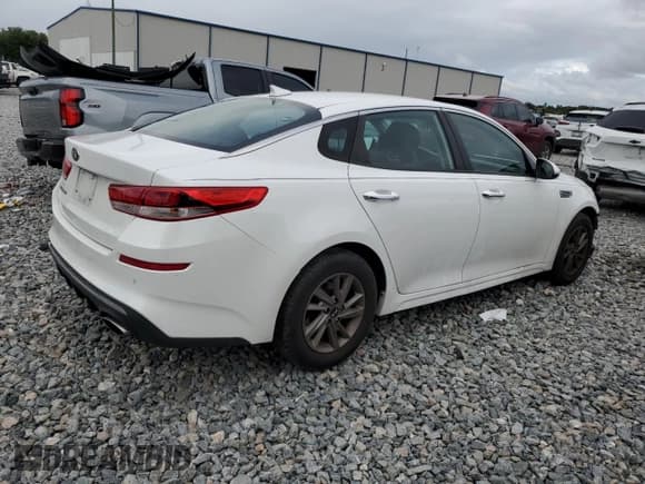 ✅ 2020 Kia Optima S • VIN: 5XXGT4L3XLG412738 • Lot: 85568105. Listed on Copart with 116,182 mi. Free auction sales archive from the USA and detailed vehicle history report at DreamBid. Image 3.
