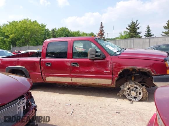 ✅ 2005 Chevrolet Silverado 2500HD LS • VIN: 1GCHK23245F897222 • Lot: 42411761. Listed on IAAI with 222,766 mi. Free auction sales archive from the USA and detailed vehicle history report at DreamBid. Image 13.