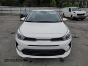 ✅ 2023 Kia Rio S • VIN: 3KPA24AD2PE613102 • Lot: 90538765. Wystawiony na Copart z przebiegiem 31 555 mil. Bezpłatny archiwum sprzedaży aukcyjnych z USA i szczegółowy raport historii pojazdu na DreamBid. Zdjęcie 5.