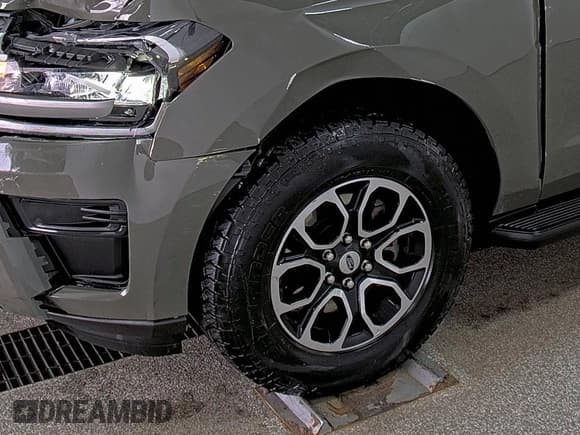 ✅ 2024 Ford Expedition XLT • VIN: 1FMJU1J86REA72349 • Lot: 43944786. Wystawiony na IAAI z przebiegiem 54 528 mil. Bezpłatny archiwum sprzedaży aukcyjnych z USA i szczegółowy raport historii pojazdu na DreamBid. Zdjęcie 2.