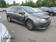 ✅ 2018 Chrysler Pacifica Touring L • VIN: 2C4RC1BG9JR124516 • Лот: 71738455. Опубликован ранее на Copart с пробегом 168 762 миль. Бесплатный доступ к архиву аукционных продаж из США и подробный отчёт об истории автомобиля на DreamBid. Изображение 4.