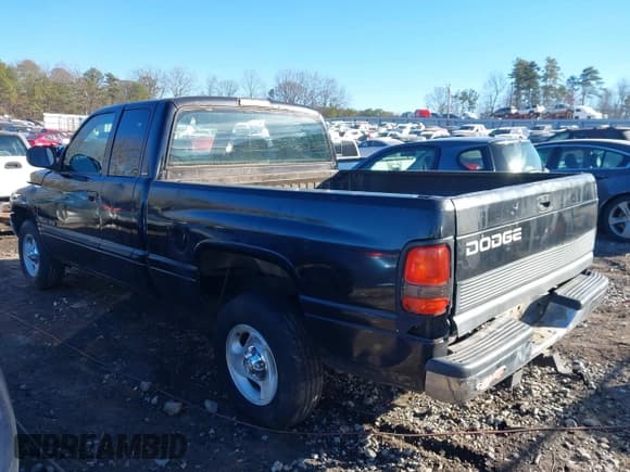 ✅ 2000 Dodge 1500 • VIN: 1B7HC13Y7YJ180942 • Lot: 41362908. Listed on IAAI with 398,452 mi. Free auction sales archive from the USA and detailed vehicle history report at DreamBid. Image 3.