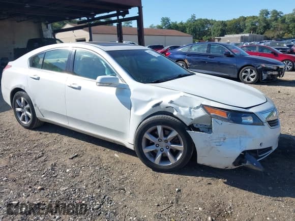 ✅ 2014 Acura TL Technology • VIN: 19UUA8F57EA008907 • Lot: 43152227. Wystawiony na IAAI z przebiegiem 60 810 mil. Bezpłatny archiwum sprzedaży aukcyjnych z USA i szczegółowy raport historii pojazdu na DreamBid. Zdjęcie 1.