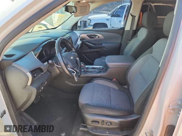 ✅ 2018 Chevrolet Traverse LT Cloth • VIN: 1GNERGKW5JJ191472 • Lot: 82128095. Wystawiony na Copart z przebiegiem 130 797 mil. Bezpłatny archiwum sprzedaży aukcyjnych z USA i szczegółowy raport historii pojazdu na DreamBid. Zdjęcie 7.