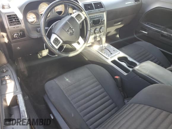 ✅ 2012 Dodge Challenger R/T Plus • VIN: 2C3CDYBT2CH174857 • Lot: 84925794. Wystawiony na Copart z przebiegiem Nie podano. Bezpłatny archiwum sprzedaży aukcyjnych z USA i szczegółowy raport historii pojazdu na DreamBid. Zdjęcie 8.