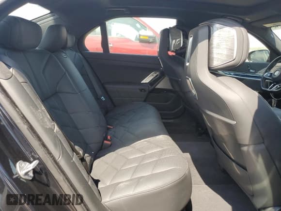 ✅ 2024 BMW 7 Series 760i xDrive • VIN: WBA33EJ04RCR05835 • Lot: 67634145. Wystawiony na Copart z przebiegiem 29 026 mil. Bezpłatny archiwum sprzedaży aukcyjnych z USA i szczegółowy raport historii pojazdu na DreamBid. Zdjęcie 10.