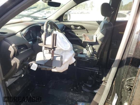 ✅ 2022 Chevrolet Traverse RS • VIN: 1GNERJKW2NJ108065 • Lot: 49449655. Wystawiony na Copart z przebiegiem 4 660 mil. Bezpłatny archiwum sprzedaży aukcyjnych z USA i szczegółowy raport historii pojazdu na DreamBid. Zdjęcie 7.