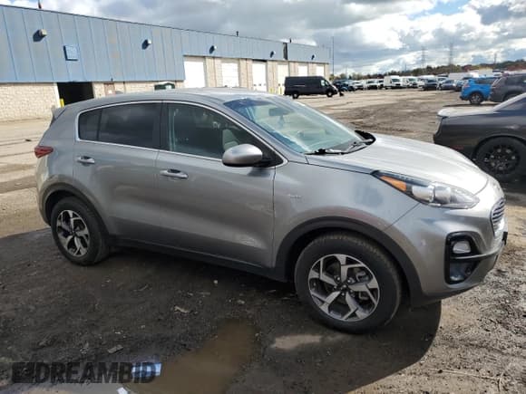 ✅ 2022 Kia Sportage LX • VIN: KNDPMCAC2N7001369 • Lot: 81328195. Wystawiony na Copart z przebiegiem 86 882 mil. Bezpłatny archiwum sprzedaży aukcyjnych z USA i szczegółowy raport historii pojazdu na DreamBid. Zdjęcie 4.