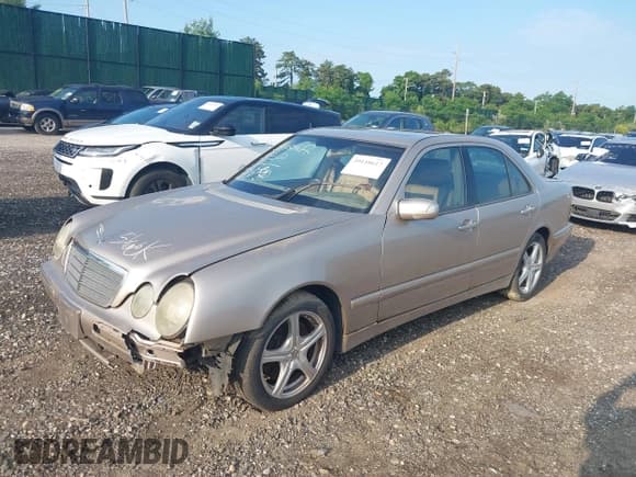 ✅ 2002 Mercedes-Benz E 320 • VIN: WDBJF83J82X066035 • Лот: 39669445. Опубликован ранее на IAAI с пробегом Не указан. Бесплатный доступ к архиву аукционных продаж из США и подробный отчёт об истории автомобиля на DreamBid. Изображение 2.