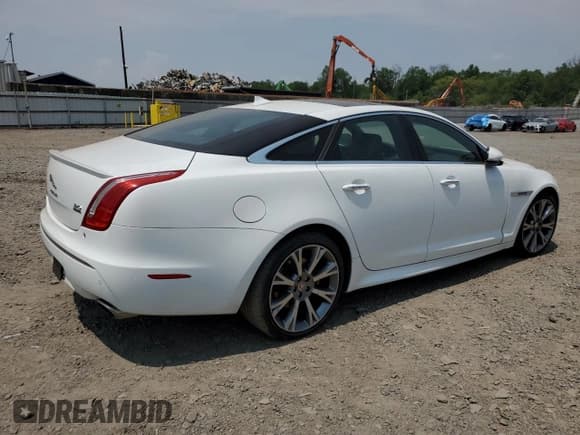 ✅ 2015 Jaguar XJ • VIN: SAJWJ1CD9F8V84728 • Лот: 59838095. Опубликован ранее на Copart с пробегом Не указан. Бесплатный доступ к архиву аукционных продаж из США и подробный отчёт об истории автомобиля на DreamBid. Изображение 3.