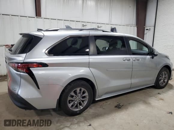 ✅ 2021 Toyota Sienna XLE • VIN: 5TDJSKFC7MS022799 • Lot: 84448365. Listed on Copart with 92,931 mi. Free auction sales archive from the USA and detailed vehicle history report at DreamBid. Image 3.