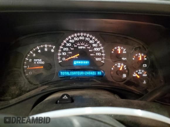✅ 2004 Chevrolet Suburban LT • VIN: 3GNFK16T44G281658 • Лот: 52580235. Опубликован ранее на Copart с пробегом 248 421 миль. Бесплатный доступ к архиву аукционных продаж из США и подробный отчёт об истории автомобиля на DreamBid. Изображение 9.