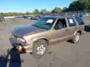 2003 Chevrolet Blazer LS z VIN 1GNDT13X03K108870, wystawiony jako IAAI lot #43406529 z przebiegiem 110 639 mil mil oraz . Historia ofert i sprzedaży dostępna na DreamBid. Obrazek 17.