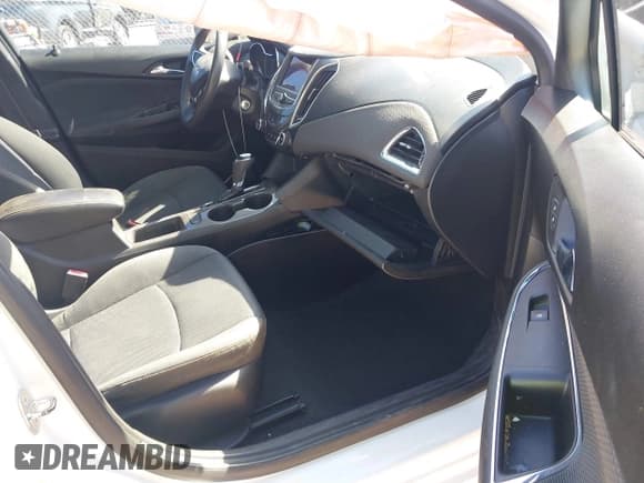 ✅ 2019 Chevrolet Cruze LS • VIN: 1G1BC5SM6K7123320 • Лот: 43502283. Опубликован ранее на IAAI с пробегом 118 144 миль. Бесплатный доступ к архиву аукционных продаж из США и подробный отчёт об истории автомобиля на DreamBid. Изображение 5.