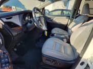 ✅ 2015 Toyota Sienna XLE • VIN: 5TDDK3DC6FS127908 • Лот: 86880825. Опубликован ранее на Copart с пробегом 135 386 миль. Бесплатный доступ к архиву аукционных продаж из США и подробный отчёт об истории автомобиля на DreamBid. Изображение 7.