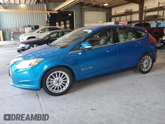 ✅ 2012 Ford Focus Electric • VIN: 1FAHP3R4XCL373528 • Лот: 67057685. Опубликован ранее на Copart с пробегом 35 178 миль. Бесплатный доступ к архиву аукционных продаж из США и подробный отчёт об истории автомобиля на DreamBid. Изображение 1.