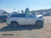 ✅ 2017 Toyota Highlander XLE • VIN: 5TDJZRFHXHS417436 • Lot: 43168533. Wystawiony na IAAI z przebiegiem 130 729 mil. Bezpłatny archiwum sprzedaży aukcyjnych z USA i szczegółowy raport historii pojazdu na DreamBid. Zdjęcie 14.