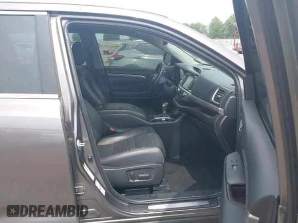 ✅ 2018 Toyota Highlander Limited • VIN: 5TDDZRFHXJS869860 • Lot: 42481411. Wystawiony na IAAI z przebiegiem 149 353 mil. Bezpłatny archiwum sprzedaży aukcyjnych z USA i szczegółowy raport historii pojazdu na DreamBid. Zdjęcie 5.