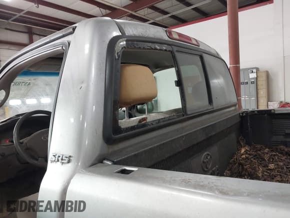 ✅ 2003 Toyota Tundra SR5 • VIN: 5TBKT44153S358621 • Lot: 43788798. Listed on IAAI with 194,705 mi. Free auction sales archive from the USA and detailed vehicle history report at DreamBid. Image 6.