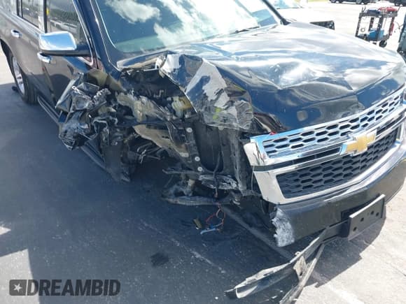 ✅ 2019 Chevrolet Suburban LT • VIN: 1GNSCHKC1KR307933 • Lot: 43463096. Wystawiony na IAAI z przebiegiem 200 666 mil. Bezpłatny archiwum sprzedaży aukcyjnych z USA i szczegółowy raport historii pojazdu na DreamBid. Zdjęcie 6.