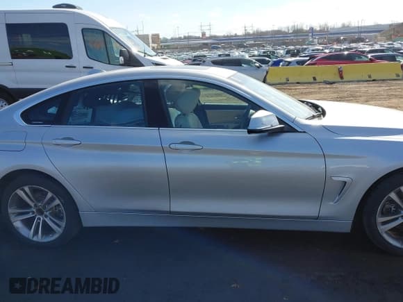 ✅ 2017 BMW 4 Series 430i xDrive • VIN: WBA4F9C33HG813083 • Lot: 41672146. Listed on IAAI with 16,890 mi. Free auction sales archive from the USA and detailed vehicle history report at DreamBid. Image 13.