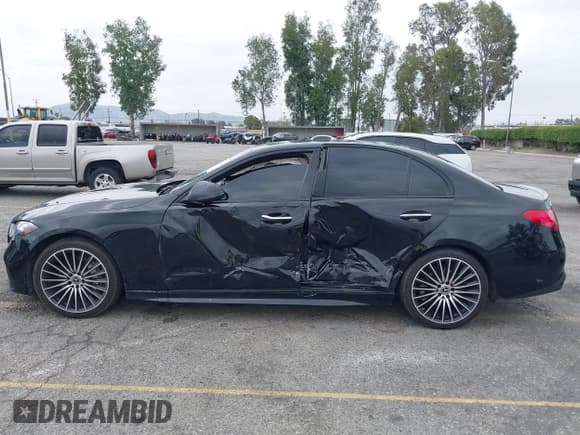 ✅ 2023 Mercedes-Benz C 300 • VIN: W1KAF4GB8PR136695 • Lot: 42115857. Listed on IAAI with 87,685 mi. Free auction sales archive from the USA and detailed vehicle history report at DreamBid. Image 14.