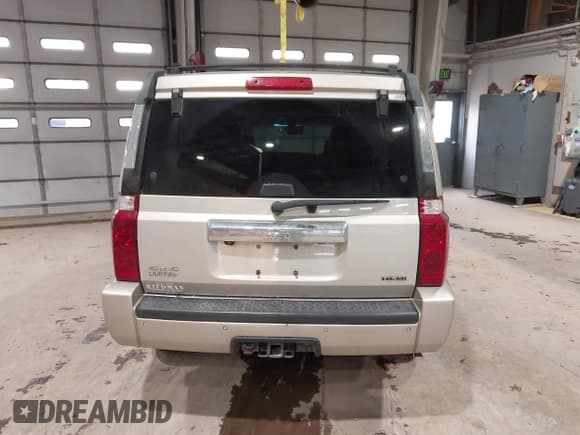 ✅ 2008 Jeep Commander Limited • VIN: 1J8HG58228C211303 • Lot: 41362162. Wystawiony na IAAI z przebiegiem 163 542 mil. Bezpłatny archiwum sprzedaży aukcyjnych z USA i szczegółowy raport historii pojazdu na DreamBid. Zdjęcie 16.