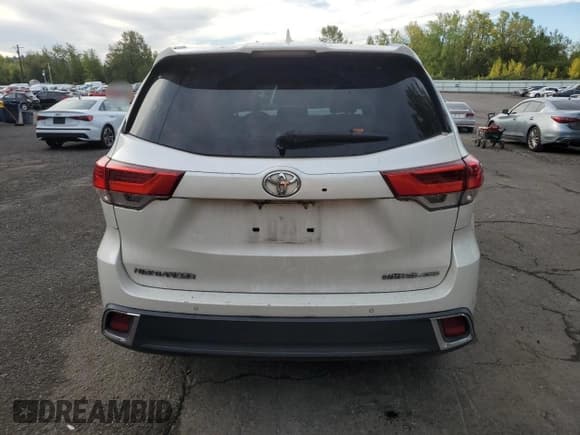 ✅ 2019 Toyota Highlander Limited Platinum • VIN: 5TDDZRFHXKS942047 • Lot: 84582795. Listed on Copart with 64,766 mi. Free auction sales archive from the USA and detailed vehicle history report at DreamBid. Image 6.