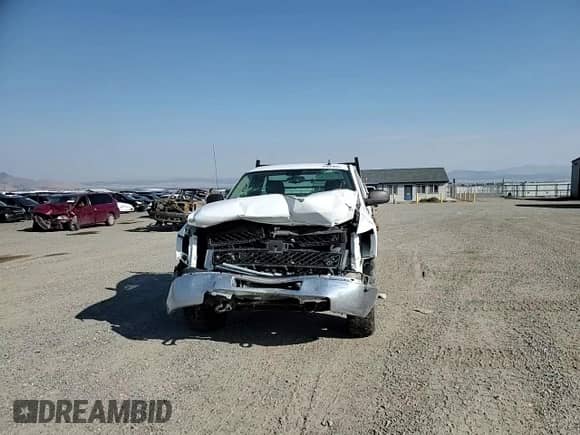 2014 Chevrolet Silverado 3500HD Work Truck z VIN 1GC0KZCG6EF105427, wystawiony jako Copart lot #69698044 z przebiegiem 92 811 mil mil oraz Szkoda całkowita • Salvage title. Historia ofert i sprzedaży dostępna na DreamBid. Obrazek 10.