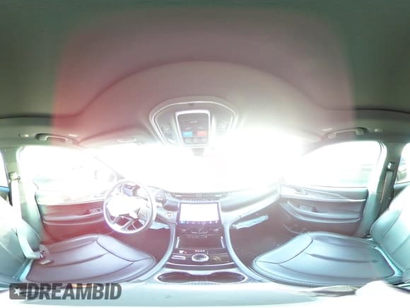 ✅ 2025 Jeep Grand Cherokee Limited • VIN: 1C4RJKBG2S8693846 • Lot: 83792185. Wystawiony na Copart z przebiegiem 5 922 mil. Bezpłatny archiwum sprzedaży aukcyjnych z USA i szczegółowy raport historii pojazdu na DreamBid. Zdjęcie 15.