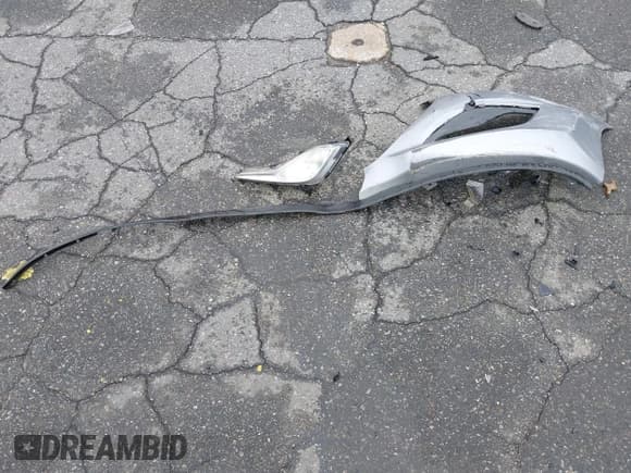 ✅ 2013 Hyundai Elantra • VIN: KMHD35LE5DU048147 • Lot: 43597679. Listed on IAAI with 105,764 mi. Free auction sales archive from the USA and detailed vehicle history report at DreamBid. Image 12.