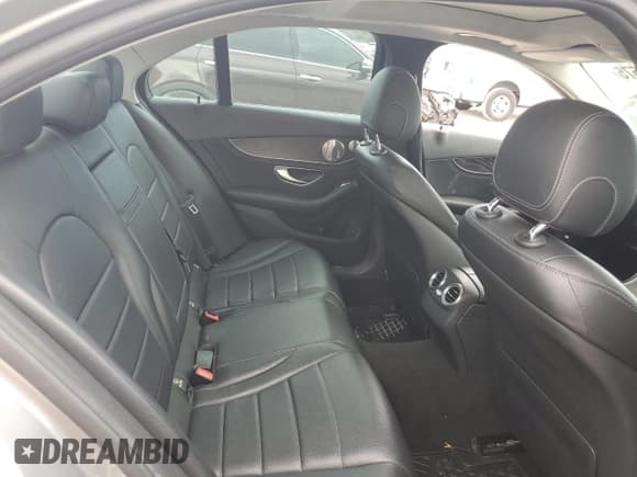 ✅ 2015 Mercedes-Benz C 300 Luxury • VIN: 55SWF4KB9FU059023 • Lot: 71864575. Wystawiony na Copart z przebiegiem 63 084 mil. Bezpłatny archiwum sprzedaży aukcyjnych z USA i szczegółowy raport historii pojazdu na DreamBid. Zdjęcie 10.