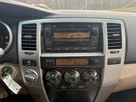 ✅ 2007 Toyota 4Runner SR5 • VIN: JTEBU14R978080074 • Lot: 95235635. Wystawiony na Copart z przebiegiem 157 944 mil. Bezpłatny archiwum sprzedaży aukcyjnych z USA i szczegółowy raport historii pojazdu na DreamBid. Zdjęcie 9.