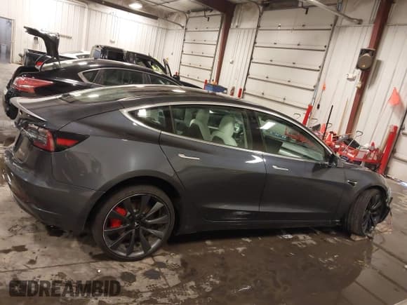 ✅ 2020 Tesla Model 3 Performance • VIN: 5YJ3E1EC3LF641768 • Lot: 41542615. Wystawiony na IAAI z przebiegiem 43 343 mil. Bezpłatny archiwum sprzedaży aukcyjnych z USA i szczegółowy raport historii pojazdu na DreamBid. Zdjęcie 14.