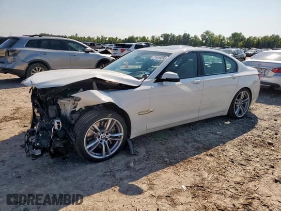 ✅ 2015 BMW 7 Series 750i • VIN: WBAYA8C51FG197604 • Lot: 71919285. Listed on Copart with 165,914 mi. Free auction sales archive from the USA and detailed vehicle history report at DreamBid. Image 1.