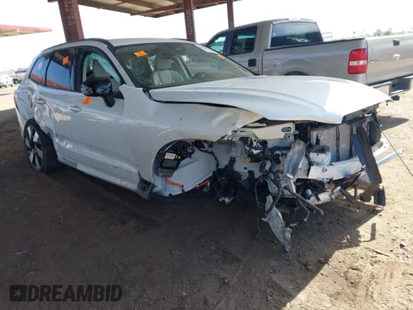 ✅ 2024 Volvo XC60 Plus Dark Theme • VIN: YV4H60DL9R1915780 • Lot: 42025076. Listed on IAAI with Not provided. Free auction sales archive from the USA and detailed vehicle history report at DreamBid. Image 1.