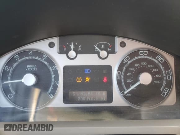 ✅ 2008 Mercury Mariner Premier • VIN: 4M2CU87148KJ10221 • Lot: 62594335. Wystawiony na Copart z przebiegiem 200 198 mil. Bezpłatny archiwum sprzedaży aukcyjnych z USA i szczegółowy raport historii pojazdu na DreamBid. Zdjęcie 9.