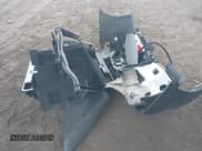 ✅ 2018 Chevrolet Equinox Premier • VIN: 2GNAXNEX2J6170234 • Lot: 43378004. Wystawiony na IAAI z przebiegiem 145 105 mil. Bezpłatny archiwum sprzedaży aukcyjnych z USA i szczegółowy raport historii pojazdu na DreamBid. Zdjęcie 12.